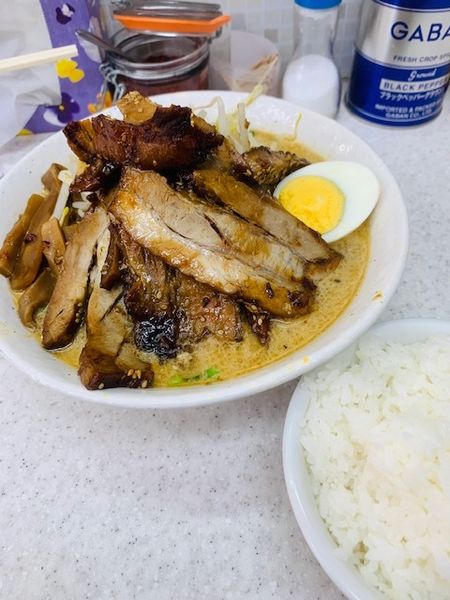 「角煮らうめん 850円　ランチサービスライス付」@らうめん原価堂の写真