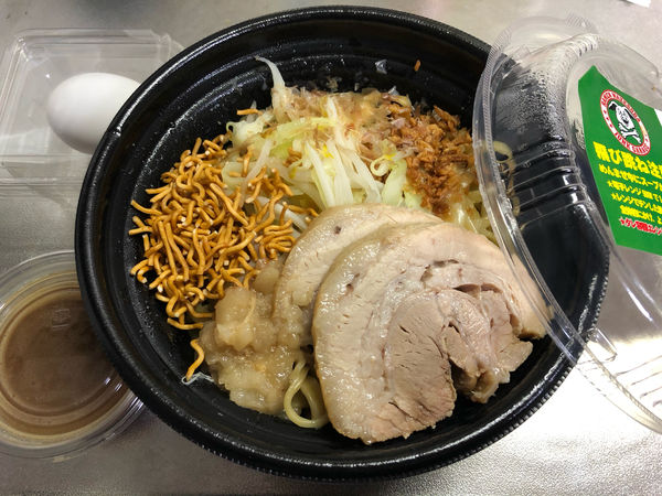 「【テイクアウト】まぜそば(大・玉子あり)+1豚マシ」@ジャンクガレッジ 川越小堤店の写真