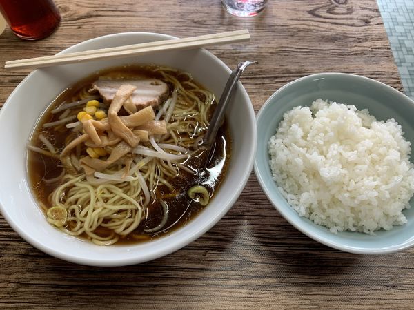 「ラーメン460+半ライス110＝570円」@メルシーの写真