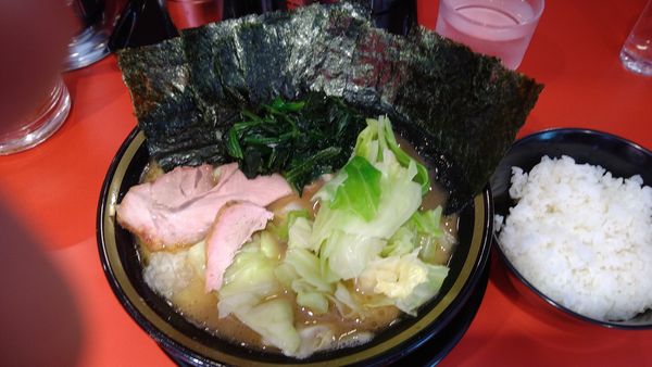 「ラーメン¥750+海苔¥100+キャベツ¥100+ライス」@環2家 蒲田店の写真