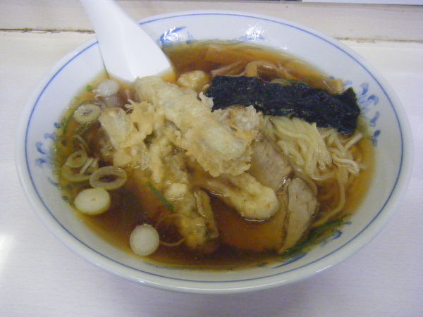 「ラーメン（+ごぼう天）」@三松の写真