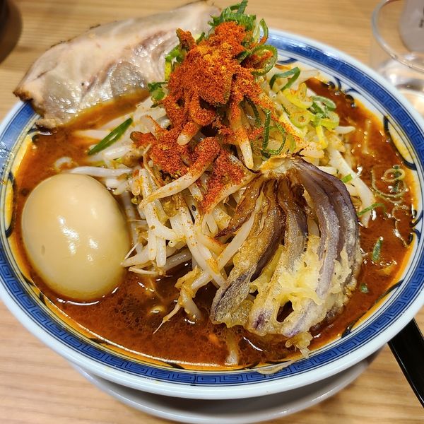 「スパイスカレーらぁ麺(パクチー抜き)¥880+半熟スパイス味玉¥」@スパイスらぁ麺 喰JACKの写真