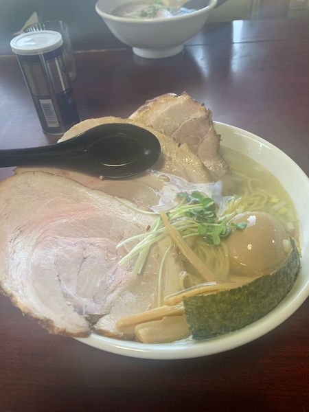 「しおチャーシューメン(味付け玉子)」@ラーメン厨房 大の写真