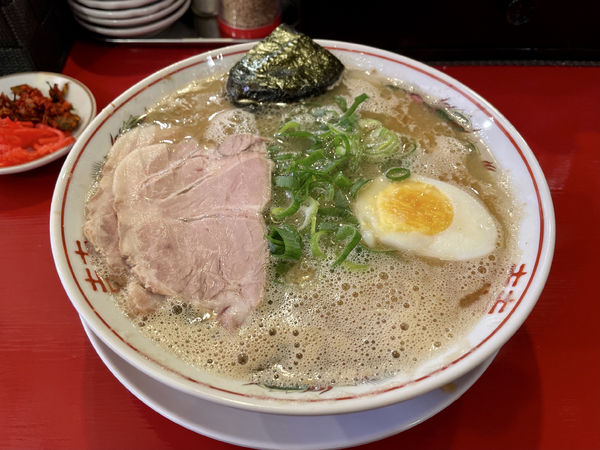「ラーメン＋替え玉」@中洲屋台 長浜ラーメン 初代 健太の写真