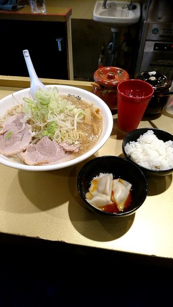「しょうゆラーメン770円大盛・半ライス・水餃子無料」@超ごってり麺 ごっつ 新小岩店の写真