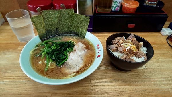 「ラーメン硬め、まかない飯」@八家本陣の写真