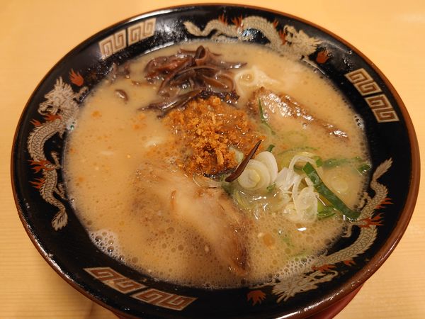 「豚とろラーメン 860円」@鹿児島ラーメン 豚とろ 鹿児島中央駅前店の写真