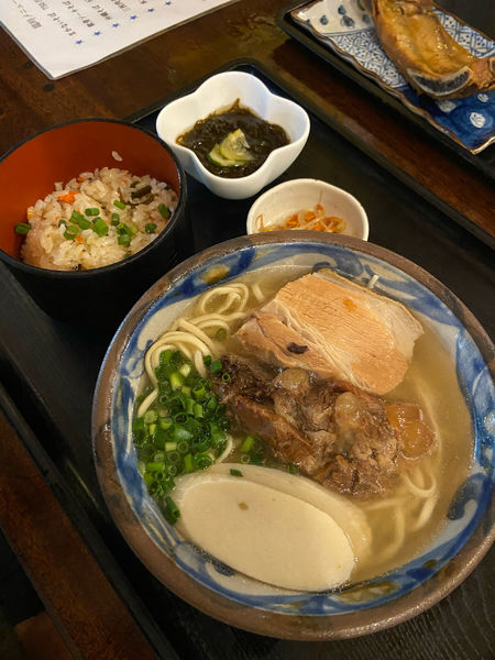 「まかないそば」@沖縄そば 海産物料理店 楚辺の写真