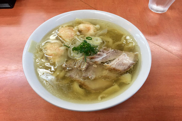 「海老ワンタンメン 900円」@日陰の写真
