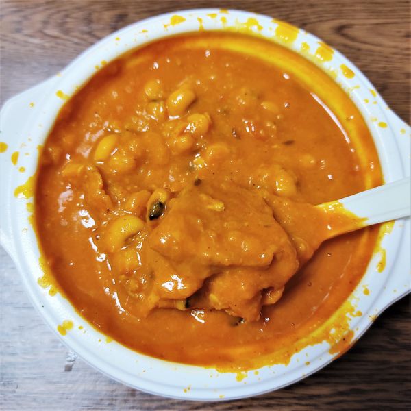 「本日のカレー(チキン＆ダル)単品  700円」@ナマステ上野キッチンの写真