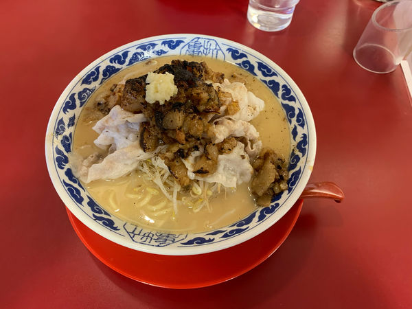 「豚骨醤油鬼盛り790円ランチ時替玉100円」@九州らーめん亀王 箕面船場店の写真