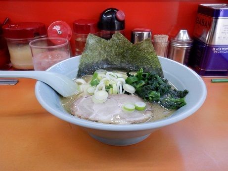「ラーメン（並）太麺」@鹿島家 石川町店の写真