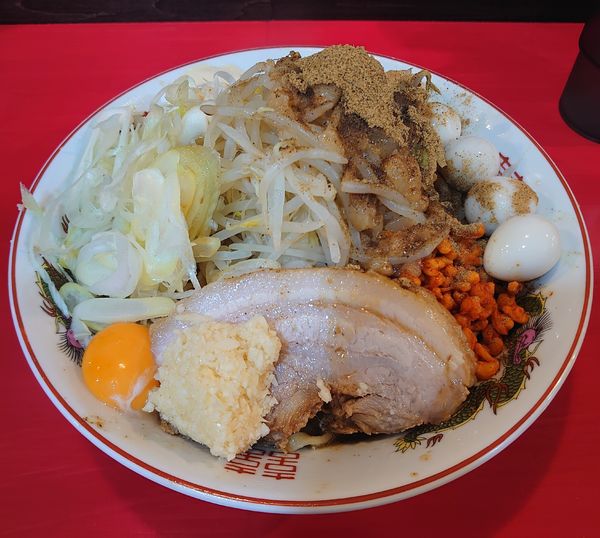 「まぜそば(ミニ)+うずら(920円)」@鷹の目 大宮店の写真