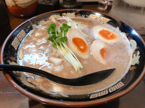 「魚豚骨ラーメン　味玉」@魚と豚と黒三兵の写真