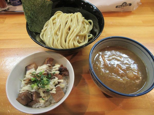 「肉つけめん３００ｇ（１０８０円）＋チャーマヨ丼３７０円」@つけめん・らーめん活龍 荒川沖店の写真