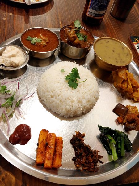 「タカリダルバート2種盛」@ダルバート食堂の写真