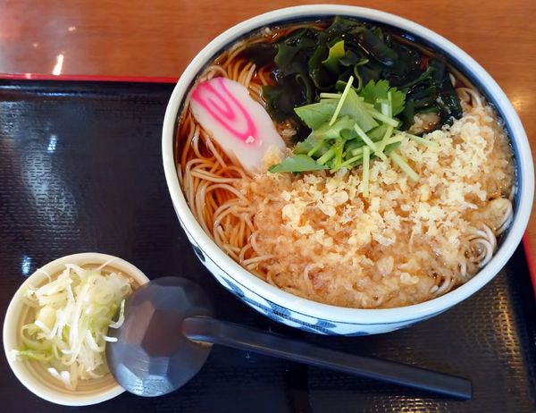 「たぬきそば（700円）＋中盛り（100円）」@そば処 ゆう月の写真