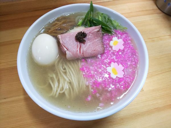 「【限定】さくら香る桜shinaソバ＋味玉　700円」@味匠やずやの写真