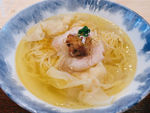 「わんたん入り塩らぁ麺」@Ramen FeeLの写真