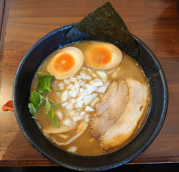 「味玉濃厚煮干そば」@自家製麺 いつき亭の写真