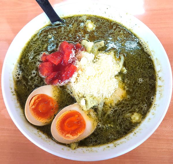 「味玉バジル味噌らーめん(938円)」@札幌熟成味噌らーめん 匠神 大宮店の写真