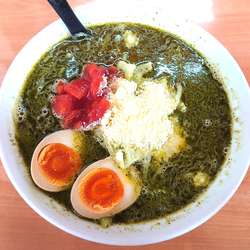 味玉バジル味噌らーめん(938円)