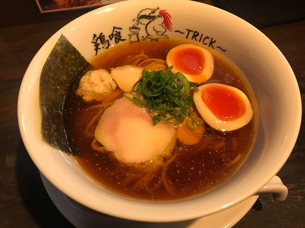 「味玉鶏の醤油らー麺」@鶏喰～TRICK～の写真