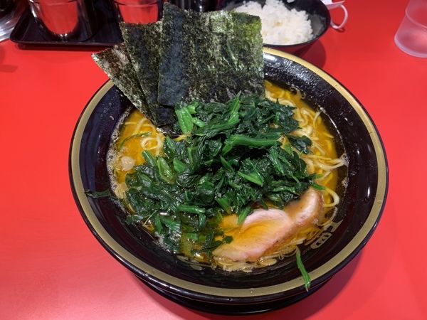 「ラーメン（中）プラスほうれん草」@環2家 蒲田店の写真