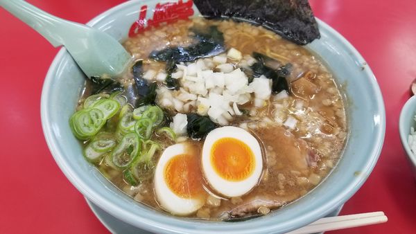 「期間地域限定　プレミアム醤油とんこつラーメン」@山岡家 松本店の写真
