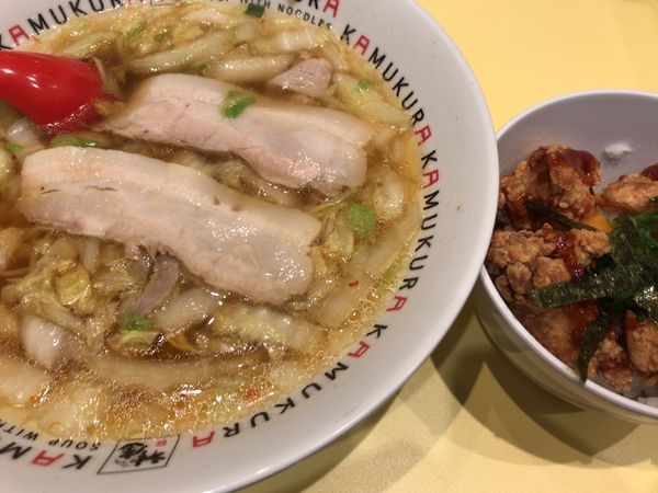 「おいしいラーメン　からあげ丼」@どうとんぼり神座 渋谷店の写真