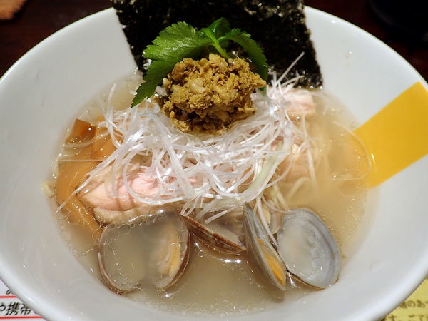 「【期間限定】３種の貝ダ塩らー麺」@塩生姜らー麺専門店MANNISHの写真