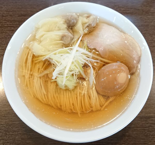 「【限定】豚そば 塩＋味玉＋ワンタン」@中華そばイデタの写真