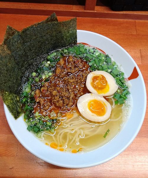 「台湾らーめん750円＋味玉100円＋海苔100円」@らーめん・油そば 笑びすの写真
