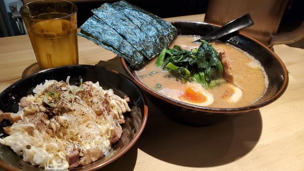 「ラーメン 　チャーシュー丼」@麺家 あくた川の写真