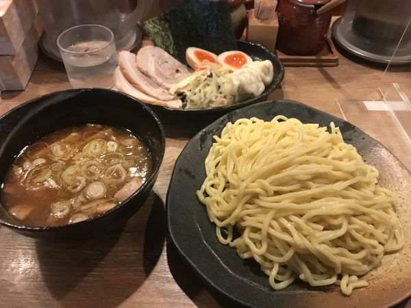 「つけ麺（大盛）+トッピング全部入り」@つけ麺屋 ごんろく 両国店の写真