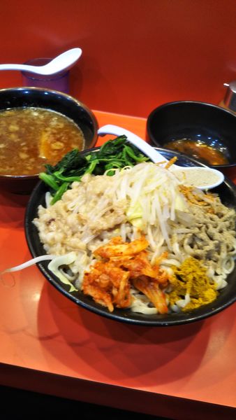 「辛いつけ麺大700申請+カレー粉+生卵+煮干粉+ほうれん草」@麺屋 桐龍の写真