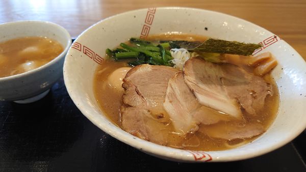 「中華そば　醤油　750円」@中華そば 松葉の写真
