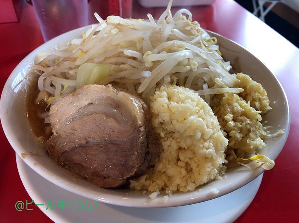 「ラーメン極太麺(700円)ニンニクショウガ中」@ボディブローの写真