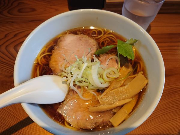 「醤油らーめん＋チャーシュー」@麺屋 繁の写真