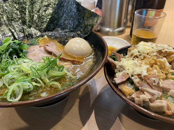 「特製ラーメン　多め　賄いご飯」@輝道家直系 皇綱家の写真