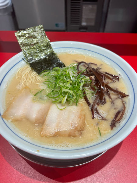 「博多ラーメン650円」@本場博多ラーメン せまかっちゃん 神田店の写真