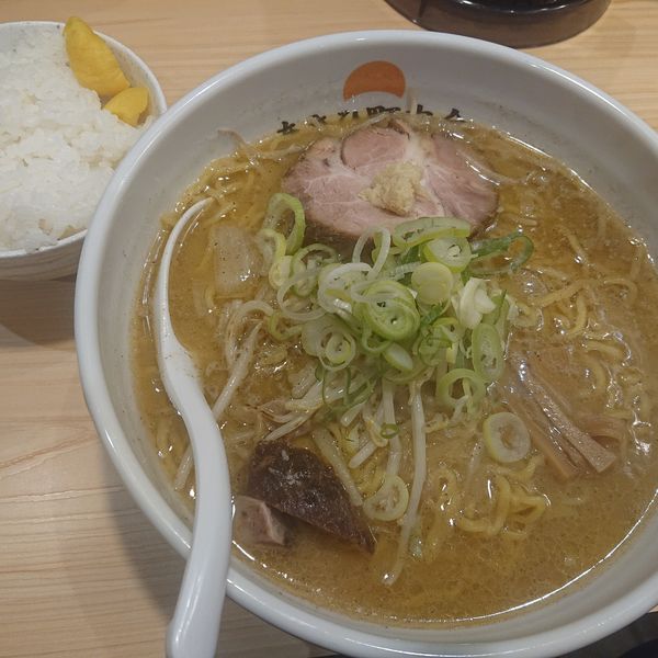 「味噌ラーメン大盛950円、小ごはん100円」@あさひ町内会の写真