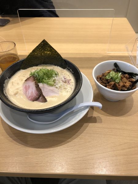 「濃厚魚介鶏白湯らーめん+チャーシュー丼」@うまい麺には福来たる 西中島店の写真