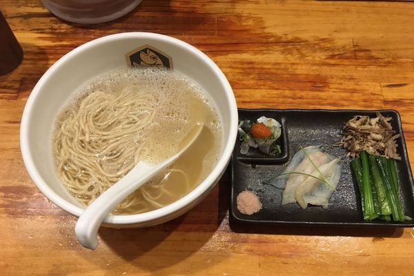 「5周年記念　純トラフグらーめん」@真鯛らーめん 麺魚の写真