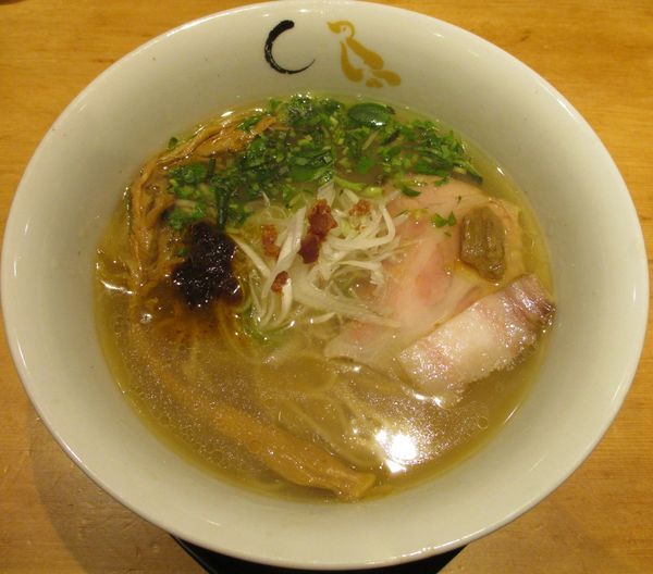 「真鯛と蛤の塩そば　950円」@SOBAHOUSE 金色不如帰 新宿御苑本店の写真