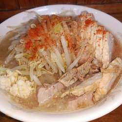 チャーシューメン 麺半分 野菜増し