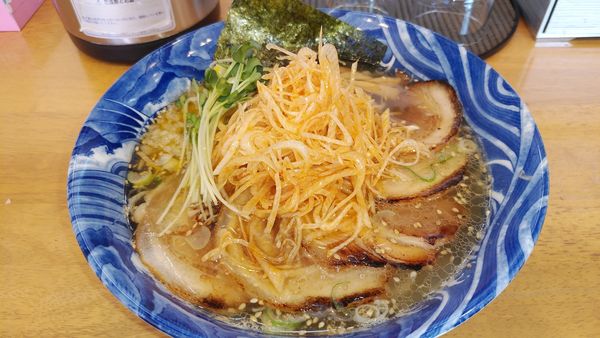 「塩辛ネギチャーシューメン」@麺屋 湊の写真