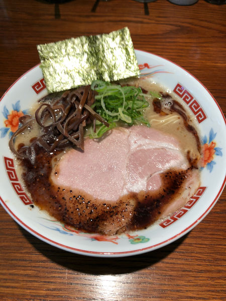 「濃厚ラーメン黒780円+替玉100円」@ラーメンかなやの写真