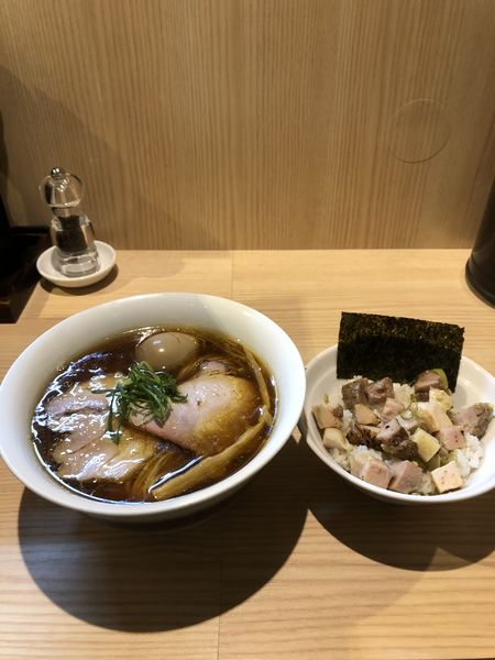 「味玉醤油らぁ麺（麺大盛）炭火焼豚ご飯」@中村麺三郎商店の写真