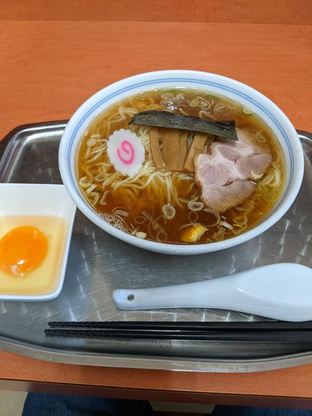 「中華麺 小（麺硬め）＋玉子（なま）」@河辺大勝軒の写真